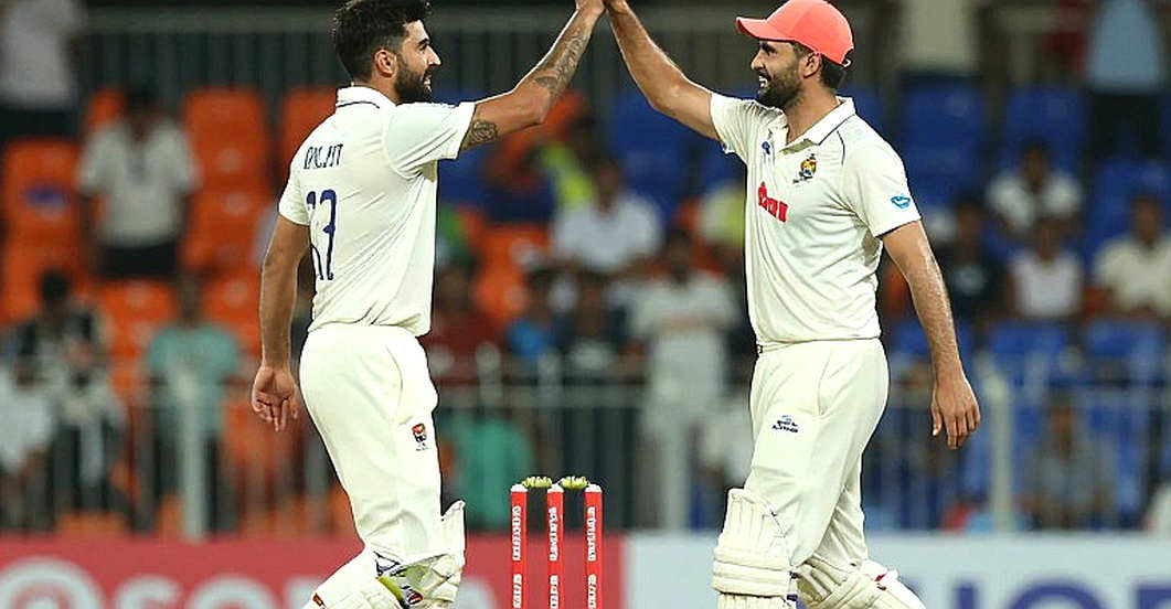 আহমেদাবাদের ২৪০: দখল-ক্রিকেট কোন মাঠে মরে