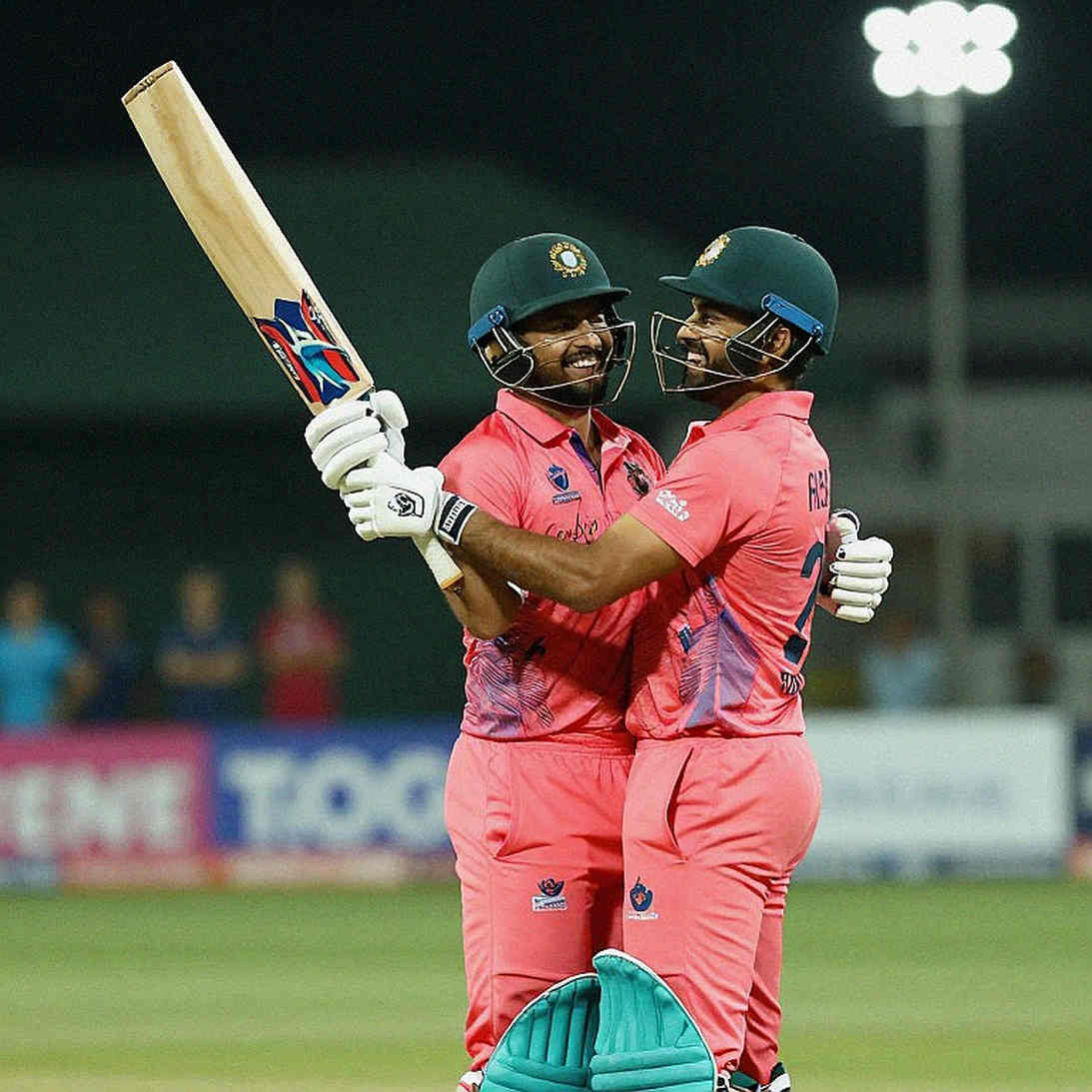 ২৭ কোটি টাকার হাতুড়ি নামার আগে যে পাঁচটি কাগজ পড়া হয়